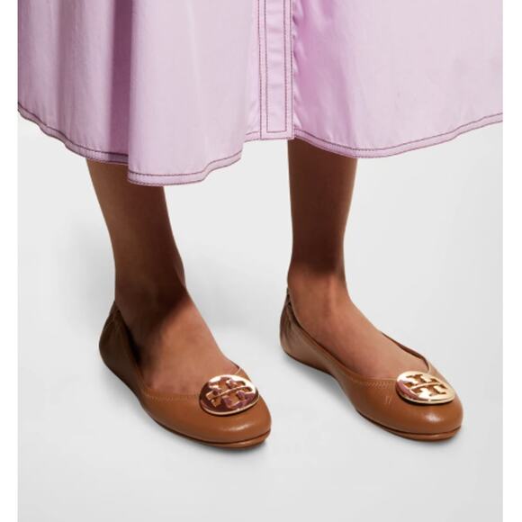 Tory Burch Minnie Travel Leather Ballet Flats in Royal Tan & Gold Medallion 7 - Picture 1 of 9